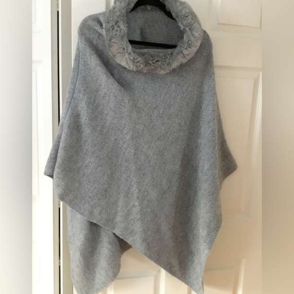 FratelliTalli light blue poncho - Picture 1 of 5